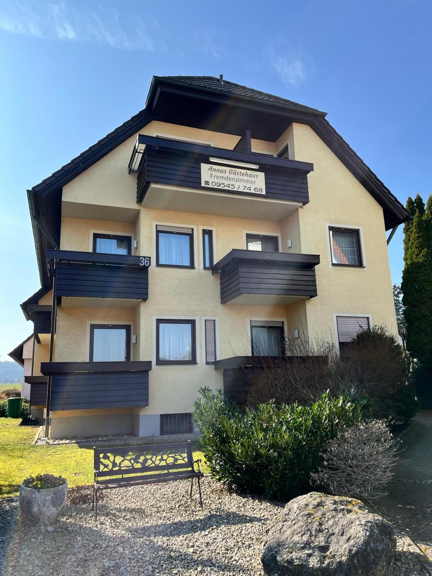 Annas Gaestehaus Hallerndorf Exterior foto